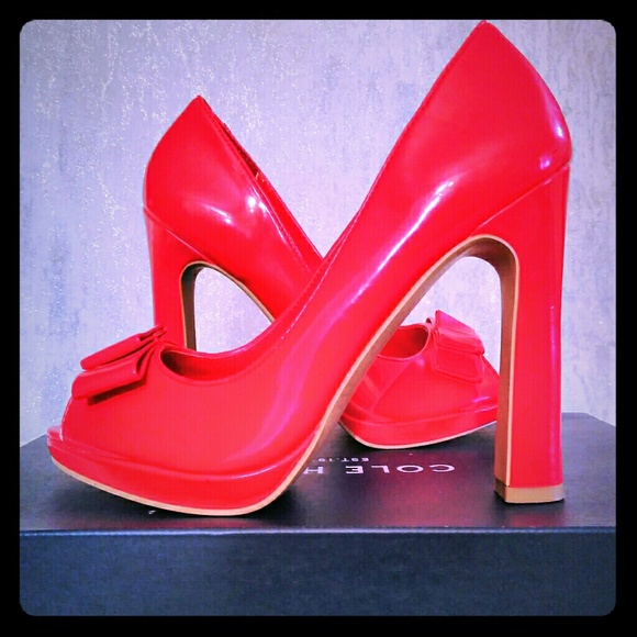 JESSICA SIMPSON 6.5 GLOSSY RED HEELS w BOW ACCENTS flare thick heel open toe - Picture 1 of 9